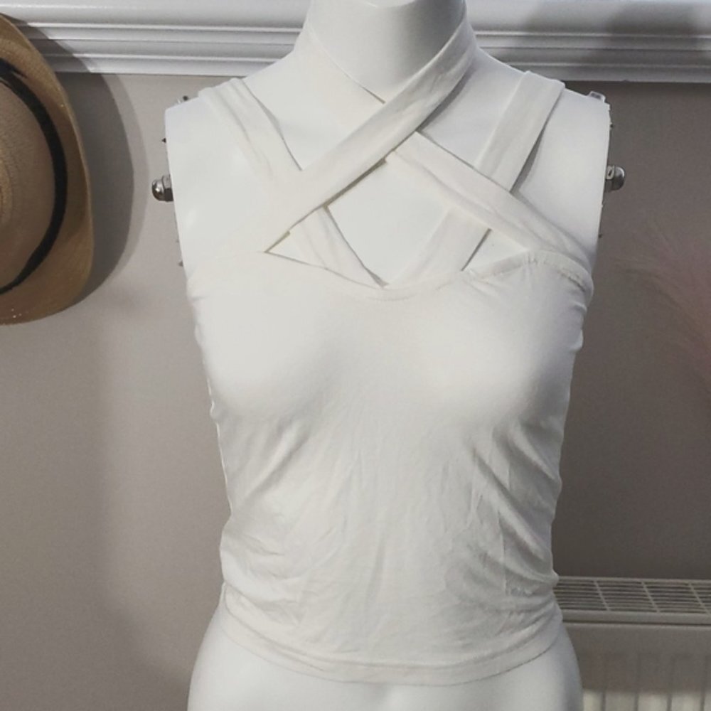 Super Soft criss cross ring neck sleeveless crop top- Small - Picture 2 of 7